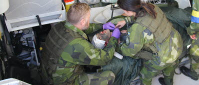 Sjukvårdspersonalen övas tillsammans med övriga bataljonen